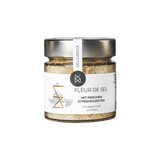 Fleur de Sel von DeliGreece – handgeschöpftes Meersalz aus Kreta, verfeinert mit frischen Zitronenzesten.
