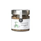 Fleur de Sel von DeliGreece – handgeschöpftes Meersalz aus Kreta, verfeinert mit Wildkräutern.