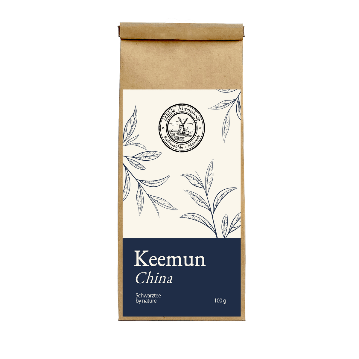 Keemun China – Schwarzer Tee der Mühle Ahrenshoop in brauner Papierverpackung mit dunkelblauem Etikett.