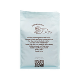Rückseite eines SOPP Coffee Beutels (800 g) mit Bulldoggen-Illustration, Text und QR-Code